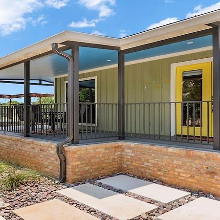 Blumenhaus Sleeps 6 Full Kitchen Plus Hot Tub Fredericksburg Exteriér fotografie
