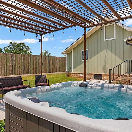 Blumenhaus Sleeps 6 Full Kitchen Plus Hot Tub Fredericksburg Exteriér fotografie