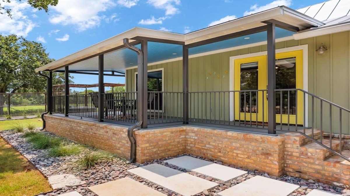Blumenhaus Sleeps 6 Full Kitchen Plus Hot Tub Fredericksburg Exteriér fotografie