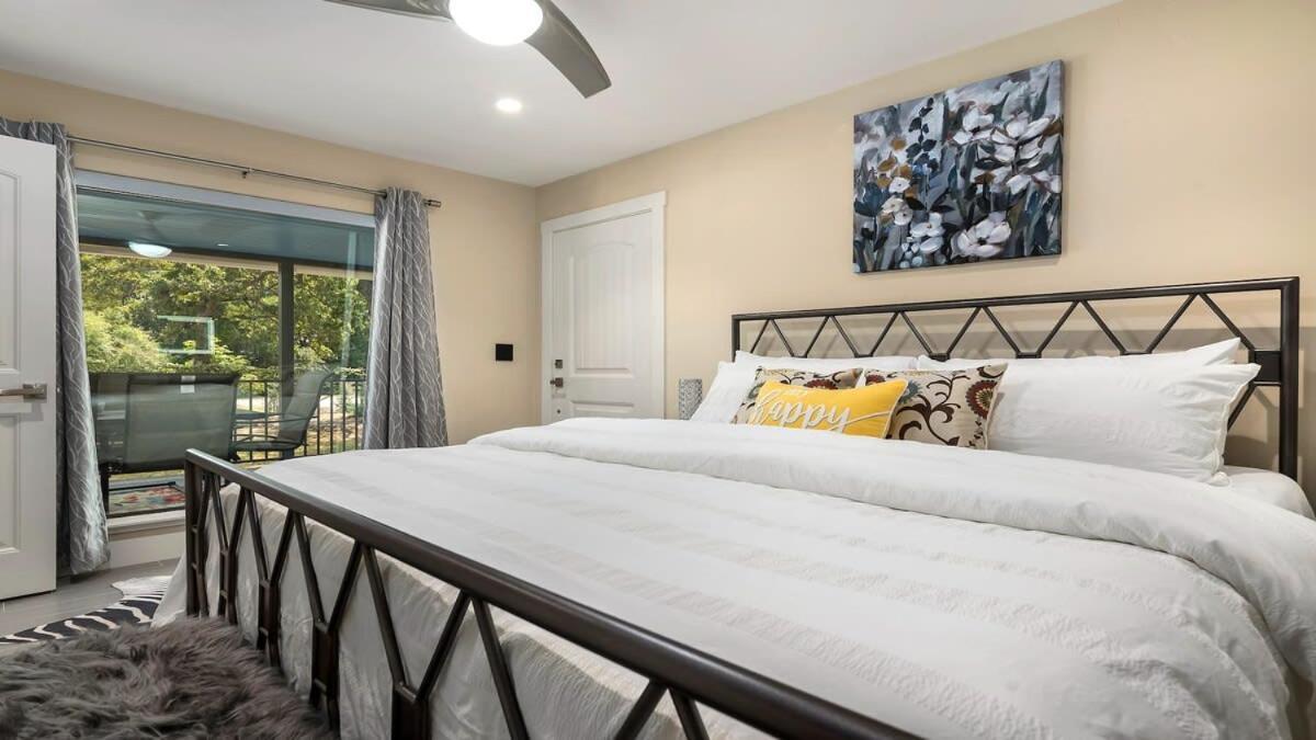 Blumenhaus Sleeps 6 Full Kitchen Plus Hot Tub Fredericksburg Exteriér fotografie