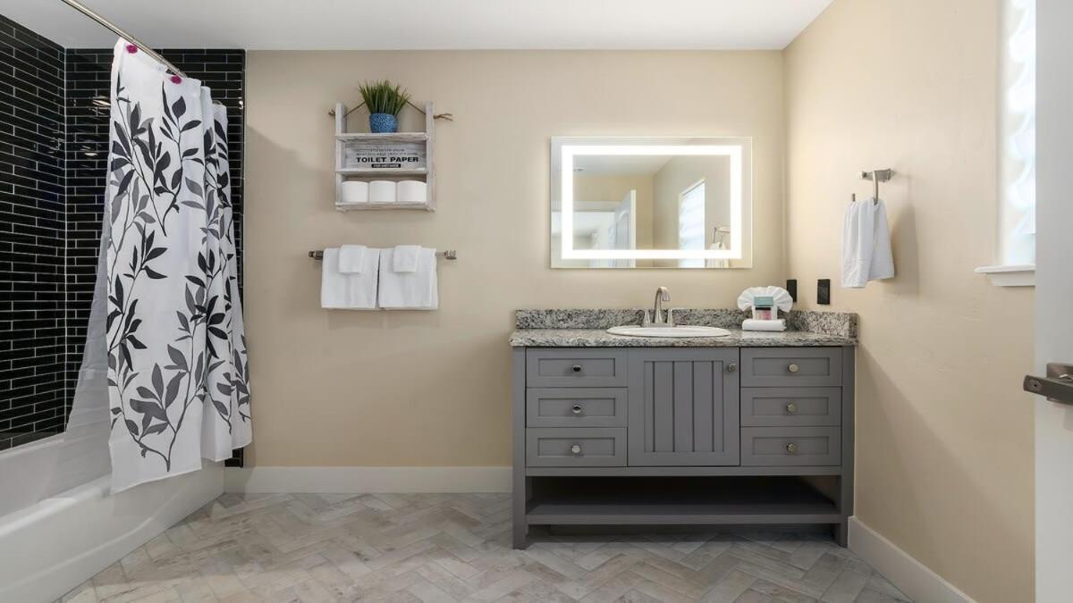 Blumenhaus Sleeps 6 Full Kitchen Plus Hot Tub Fredericksburg Exteriér fotografie
