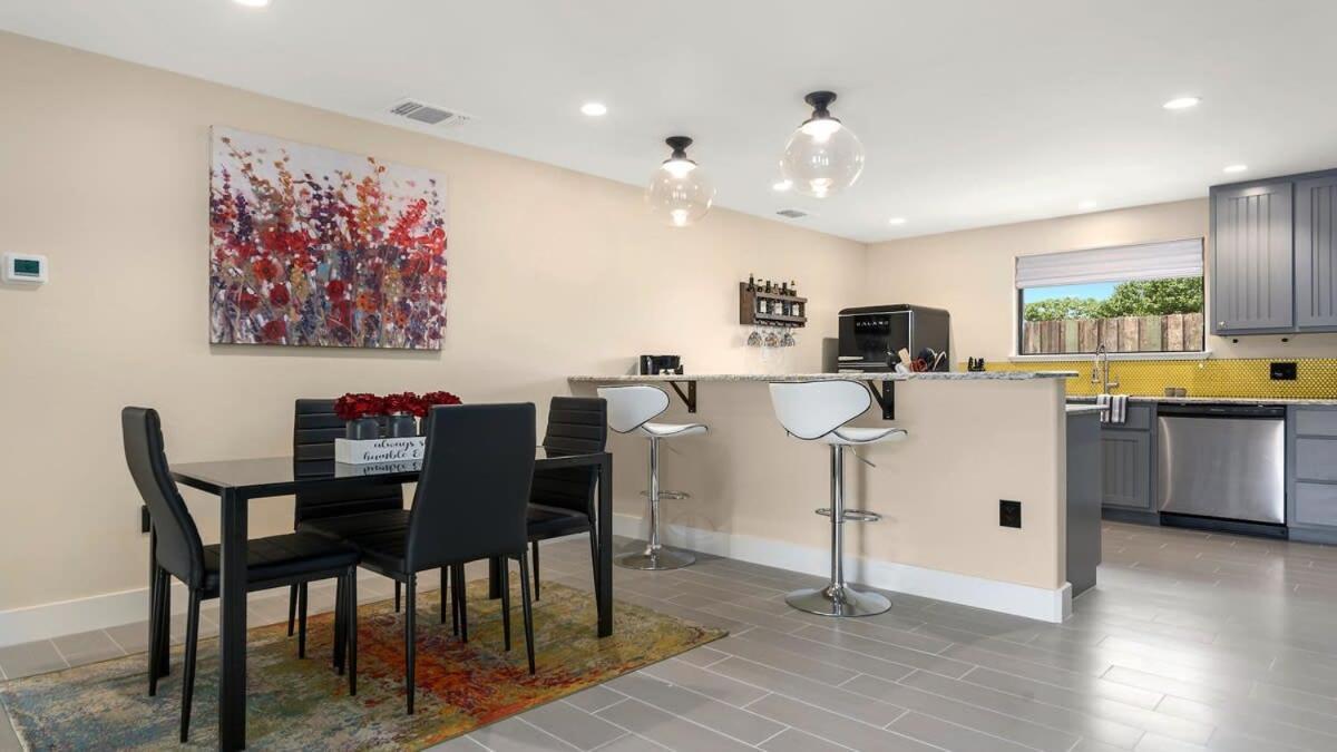 Blumenhaus Sleeps 6 Full Kitchen Plus Hot Tub Fredericksburg Exteriér fotografie
