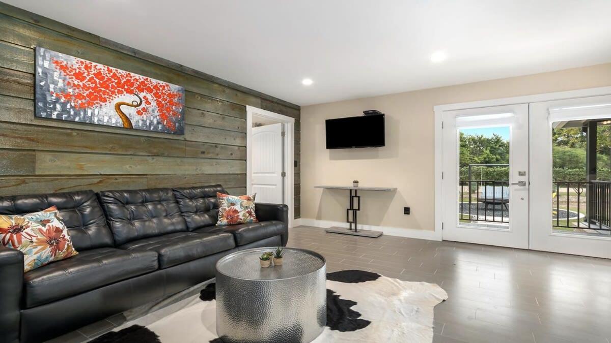 Blumenhaus Sleeps 6 Full Kitchen Plus Hot Tub Fredericksburg Exteriér fotografie