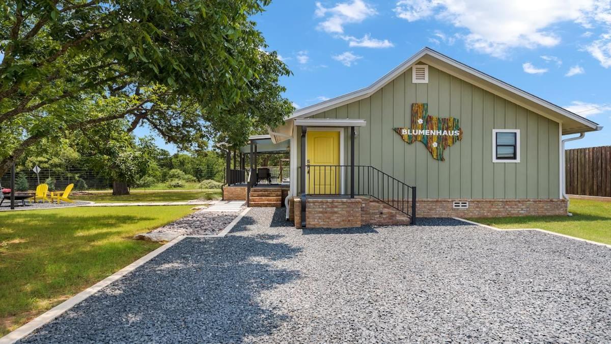 Blumenhaus Sleeps 6 Full Kitchen Plus Hot Tub Fredericksburg Exteriér fotografie