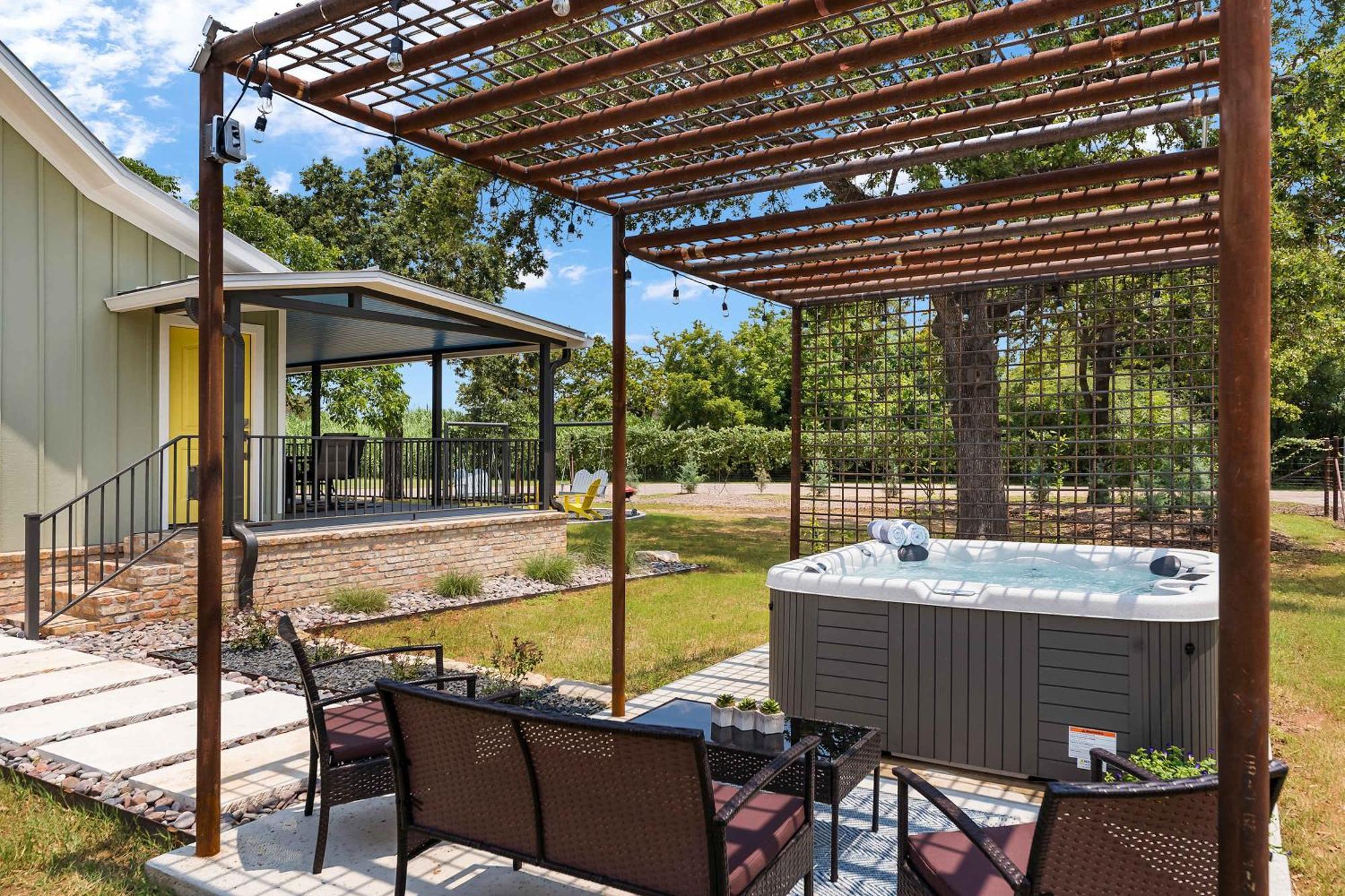Blumenhaus Sleeps 6 Full Kitchen Plus Hot Tub Fredericksburg Exteriér fotografie